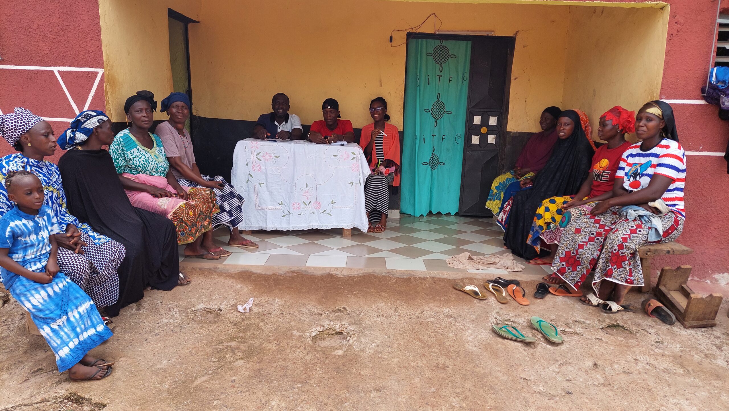 Sensibilisation des femmes de la localité de Doumbiadougou sur la création de l’AVEC