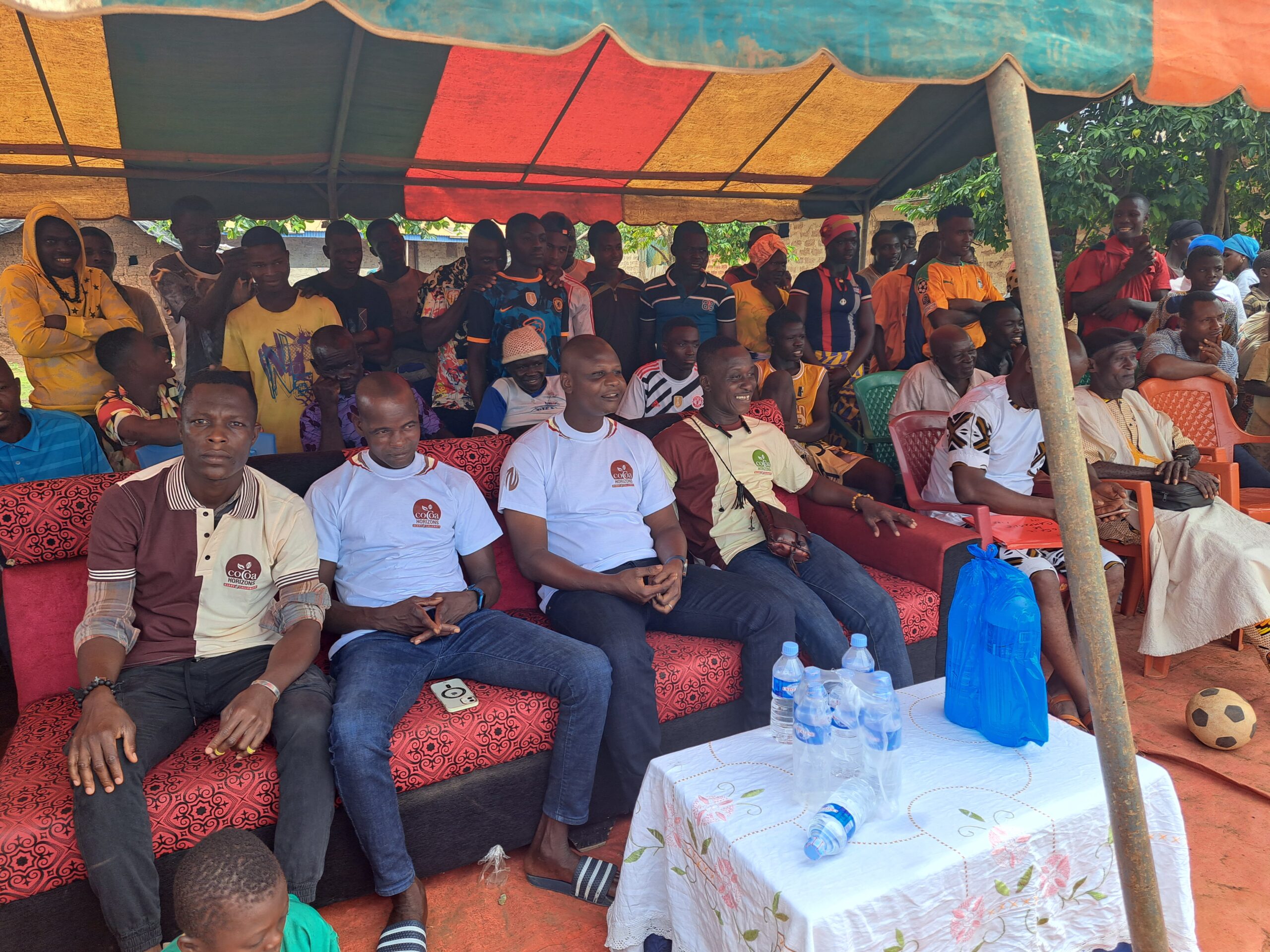 Activité de sensibilisation sur le projet Cocoa Life dans la section de Doumbiadougou