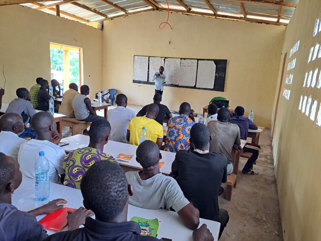 Formation des jeunes de Lokosso sur la mise en place des AVEC