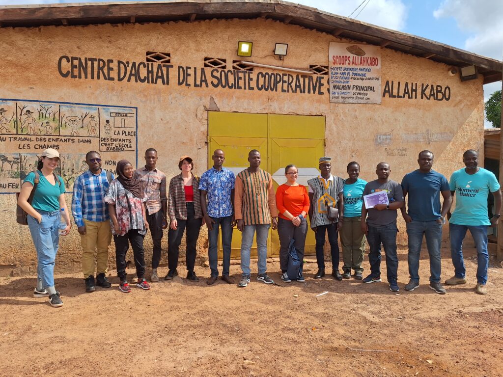 Visite des partenaires Hershey et Rainforest Alliance à la coopérative dans le cadre du programme HIAP
